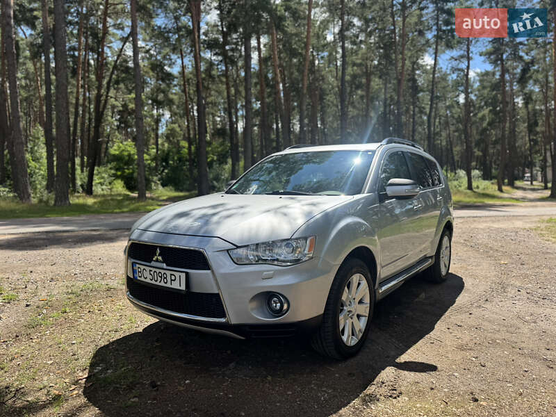 Mitsubishi Outlander (2011)