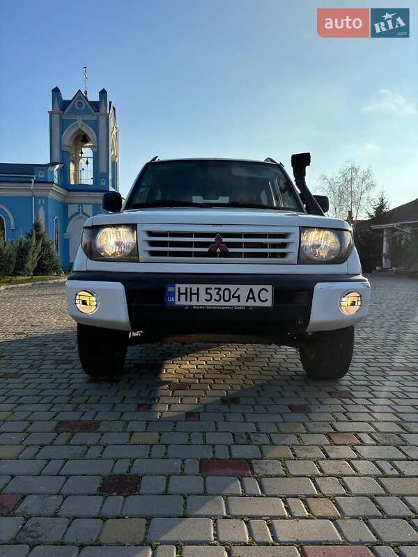 Mitsubishi Pajero pinin (2000)