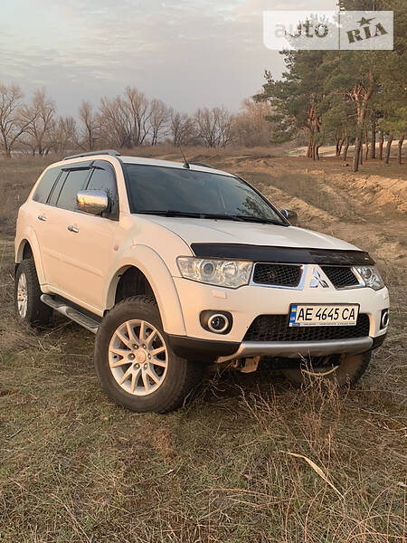 Mitsubishi Pajero sport (2010)
