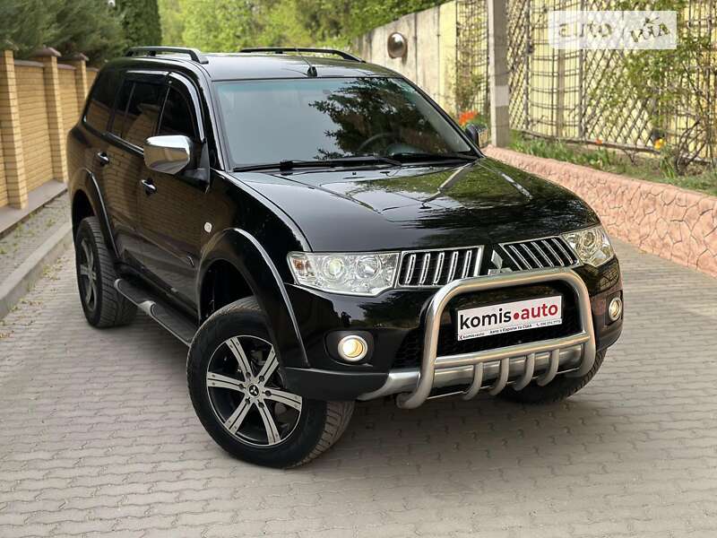 Mitsubishi Pajero sport (2011)