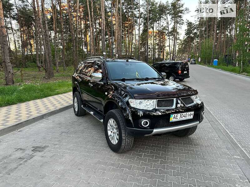 Mitsubishi Pajero sport (2010)