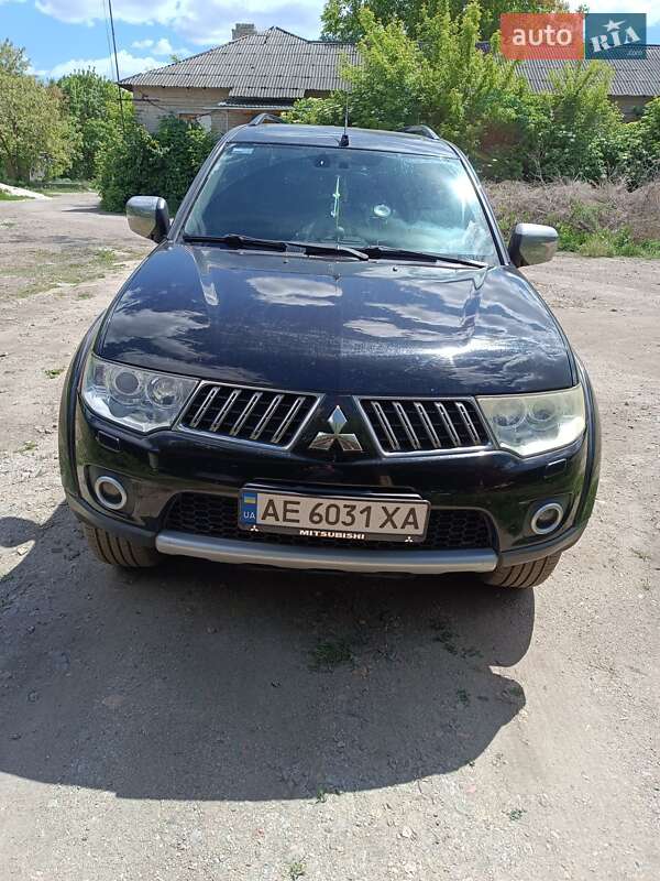 Mitsubishi Pajero sport (2011)