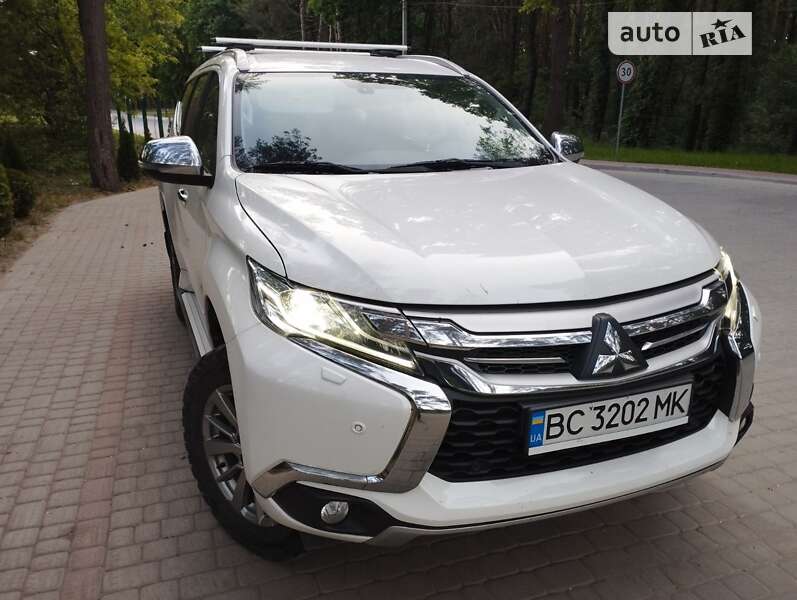 Mitsubishi Pajero sport (2017)