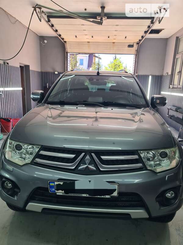 Mitsubishi Pajero sport (2014)