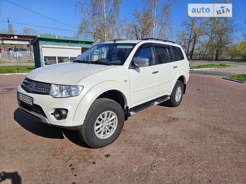Mitsubishi Pajero sport (2013)