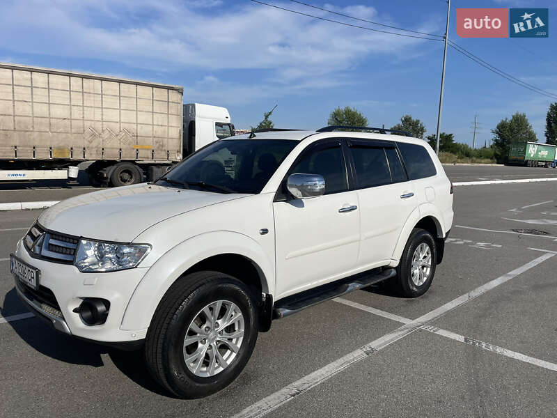 Mitsubishi Pajero sport (2013)