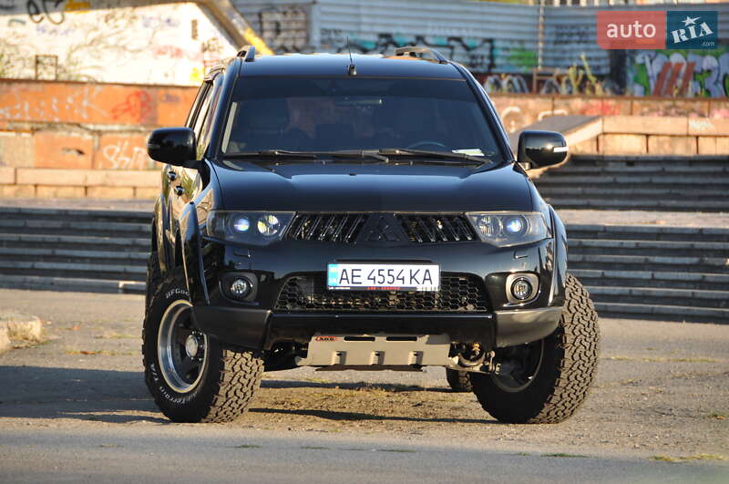 Mitsubishi Pajero sport (2013)