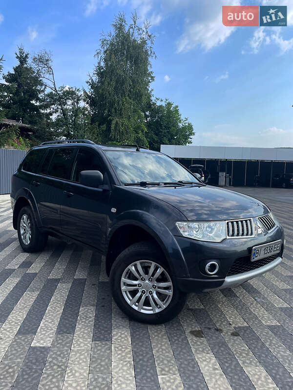 Mitsubishi Pajero sport (2011)