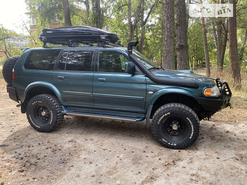 Mitsubishi Pajero sport (2005)