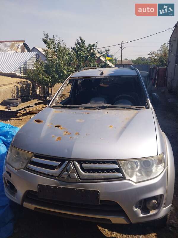 Mitsubishi Pajero sport (2013)