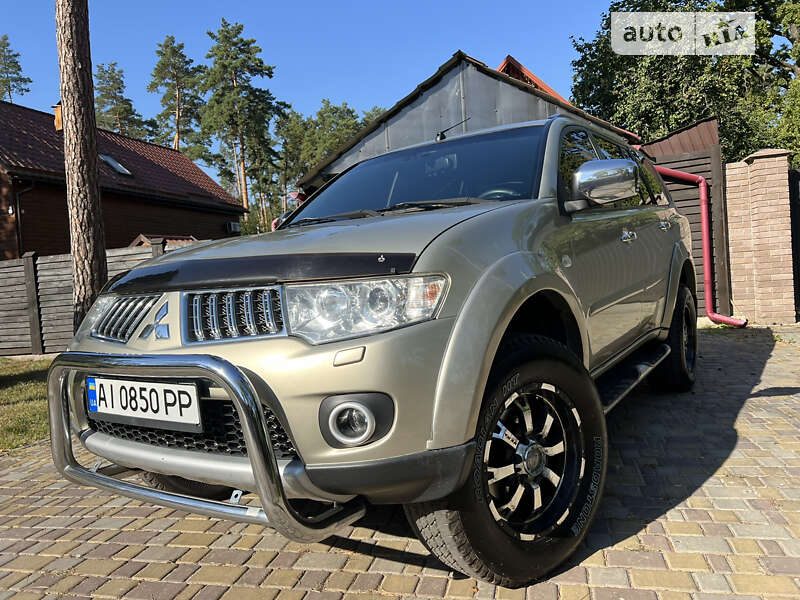 Mitsubishi Pajero sport (2011)