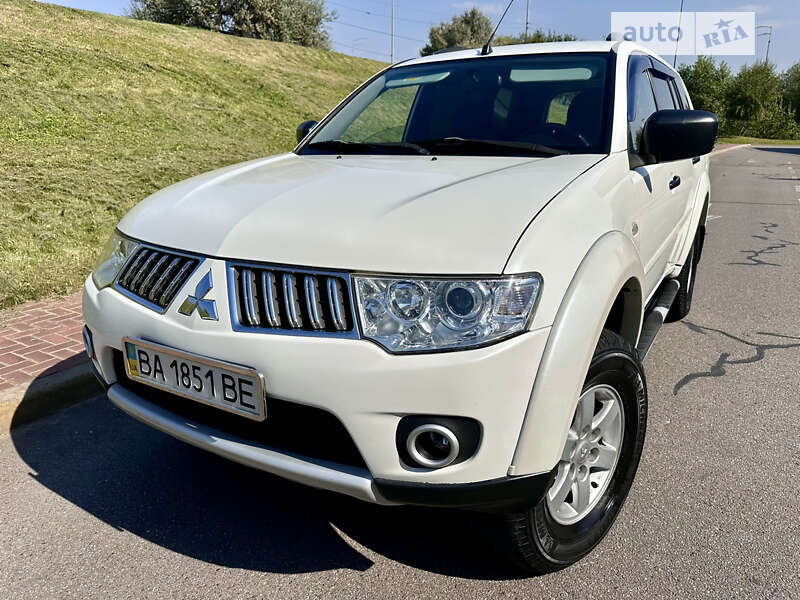 Mitsubishi Pajero sport (2012)