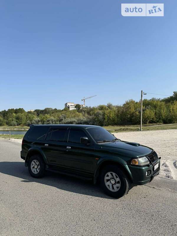 Mitsubishi Pajero sport (2002)