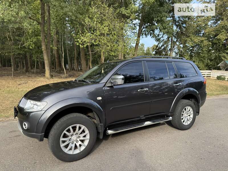 Mitsubishi Pajero sport (2012)