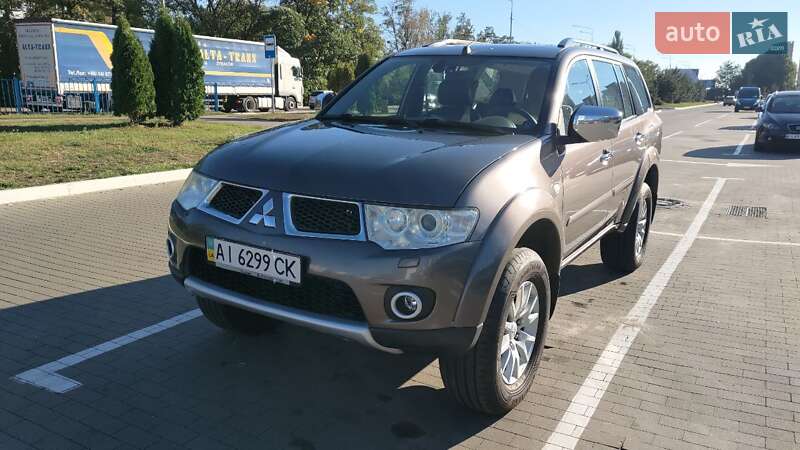 Mitsubishi Pajero sport (2010)