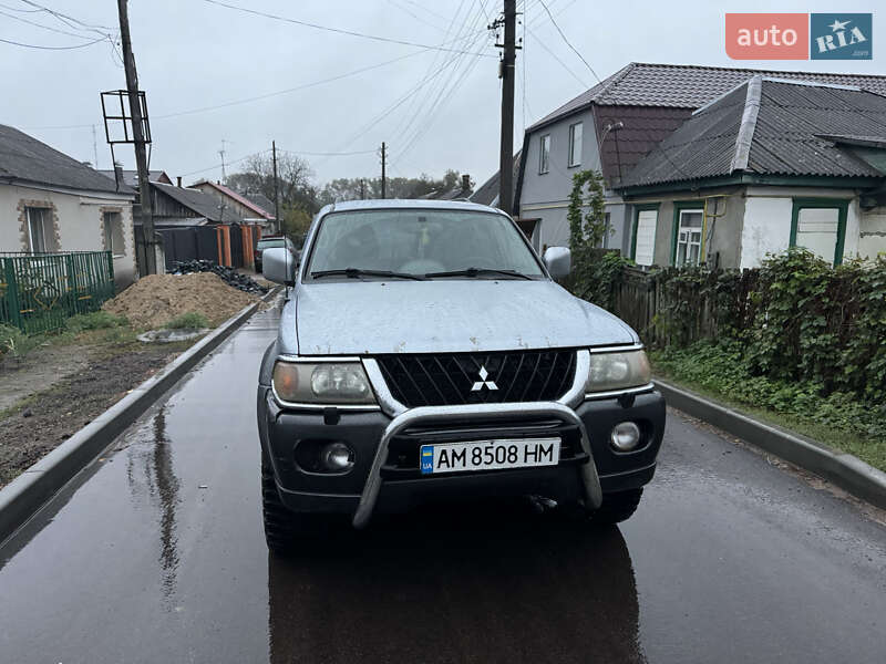Mitsubishi Pajero sport (2004)