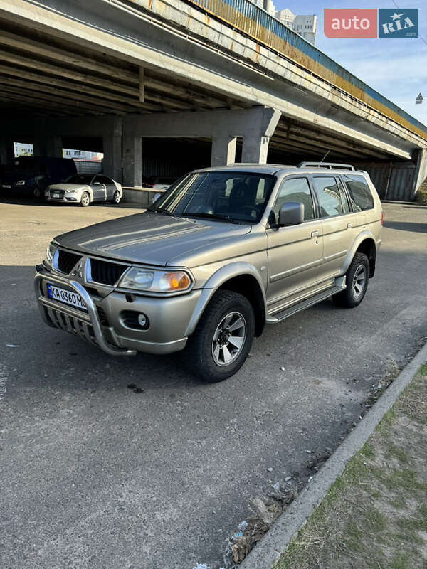 Mitsubishi Pajero sport (2006)