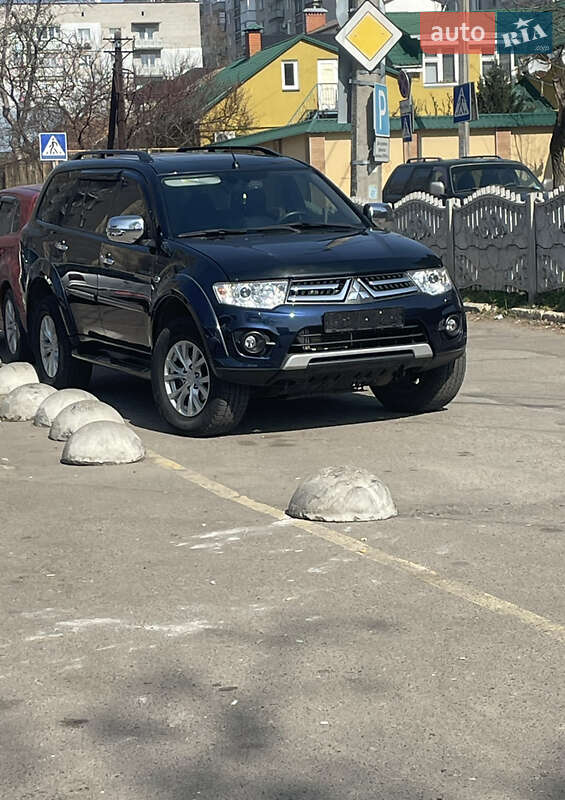 Mitsubishi Pajero sport (2015)