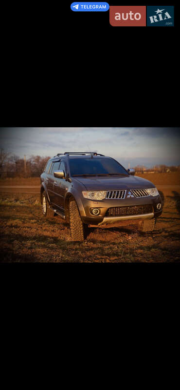 Mitsubishi Pajero sport (2011)
