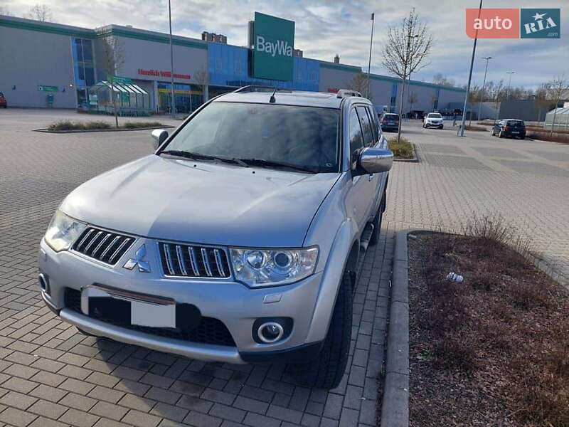Mitsubishi Pajero sport (2013)