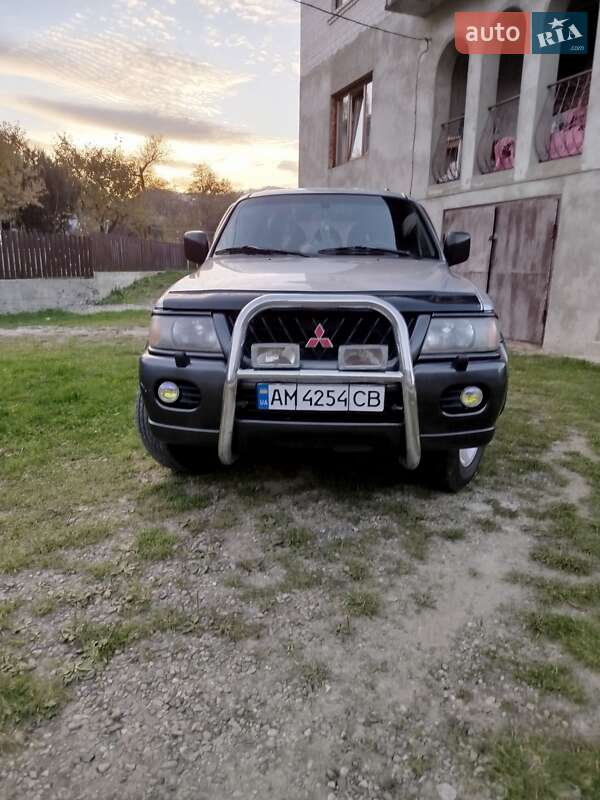 Mitsubishi Pajero sport (2003)