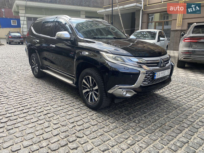 Mitsubishi Pajero sport (2016)