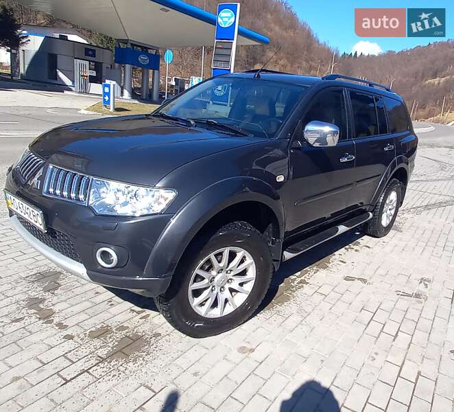 Mitsubishi Pajero sport (2013)