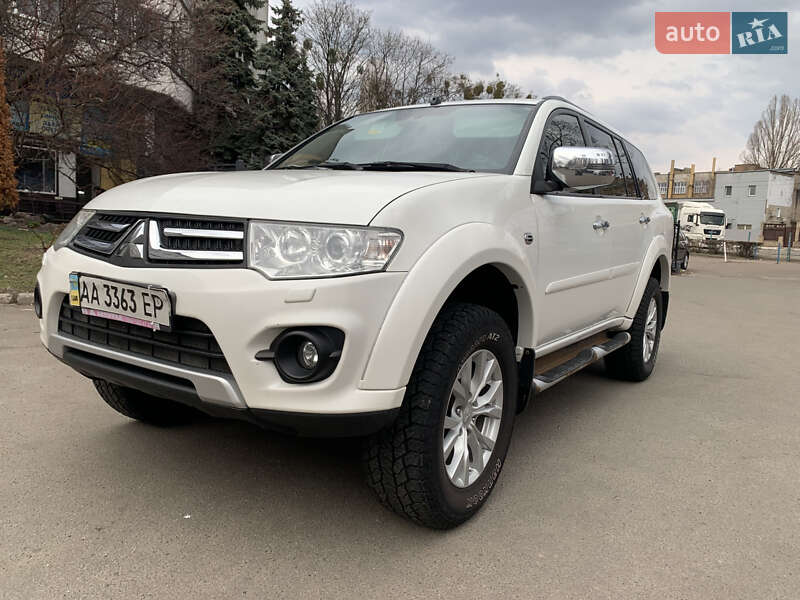 Mitsubishi Pajero sport (2013)
