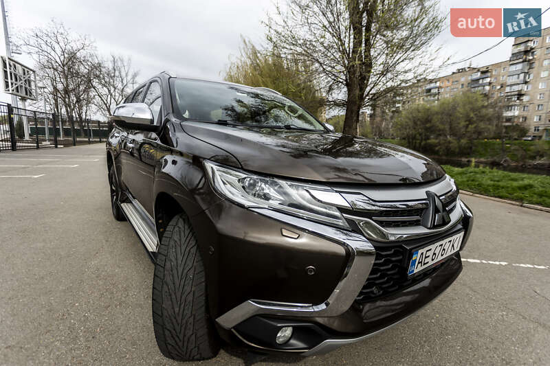 Mitsubishi Pajero sport (2016)
