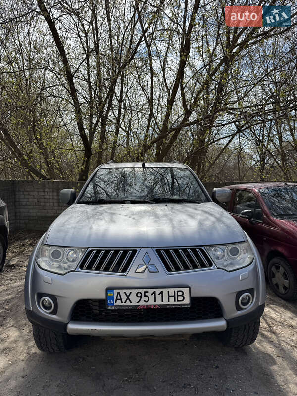 Mitsubishi Pajero sport (2013)