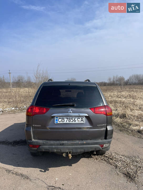 Mitsubishi Pajero sport (2012)