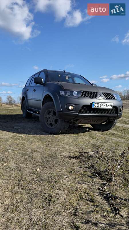 Mitsubishi Pajero sport (2010)