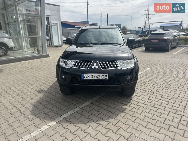 Mitsubishi Pajero sport (2010)