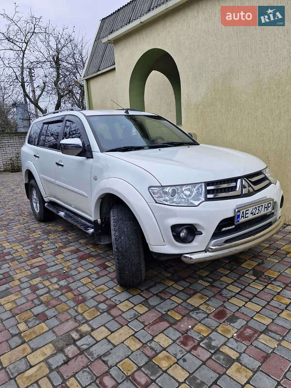 Mitsubishi Pajero sport (2014)