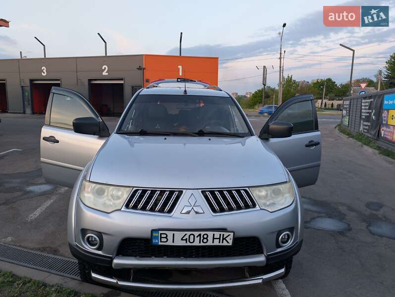 Mitsubishi Pajero sport (2012)
