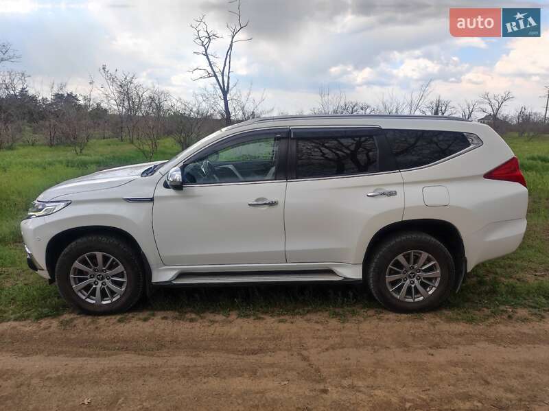 Mitsubishi Pajero sport (2017)