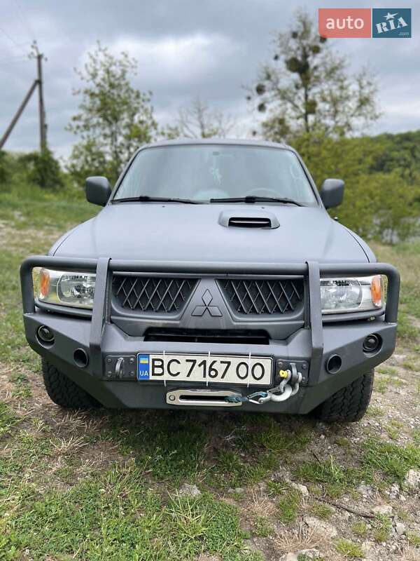 Mitsubishi Pajero sport (2005)