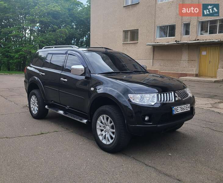 Mitsubishi Pajero sport (2011)