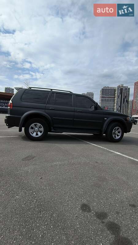 Mitsubishi Pajero sport (2006)