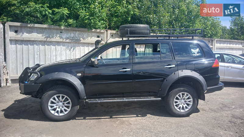 Mitsubishi Pajero sport (2010)