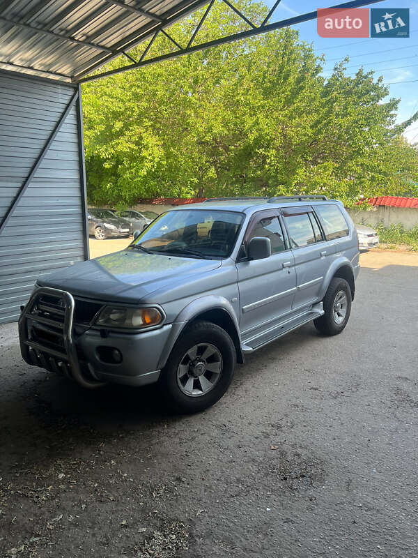 Mitsubishi Pajero sport (2005)