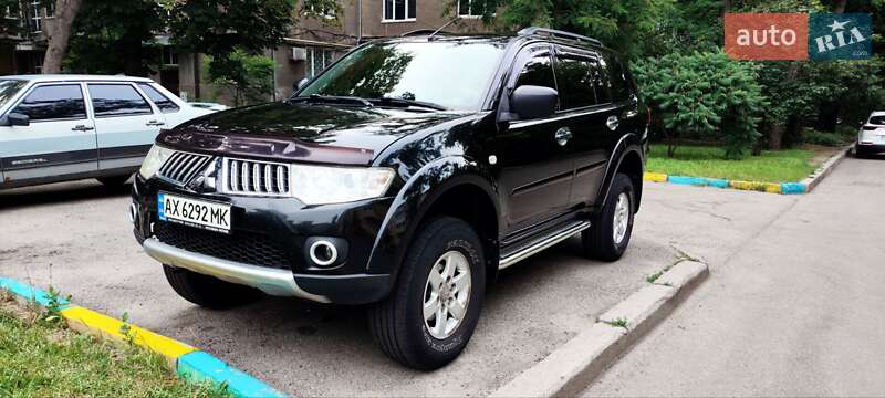 Mitsubishi Pajero sport (2011)