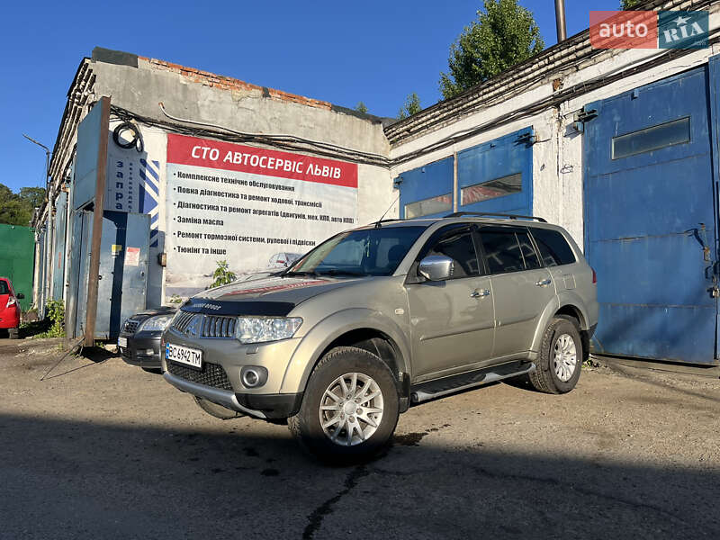 Mitsubishi Pajero sport (2011)