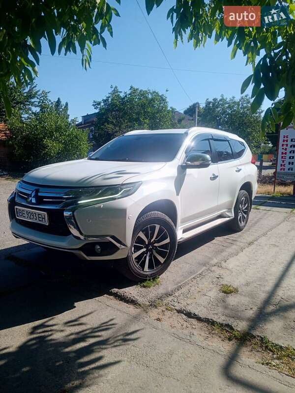 Mitsubishi Pajero sport (2016)