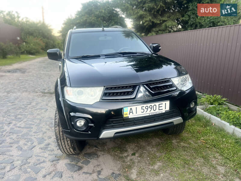 Mitsubishi Pajero sport (2013)