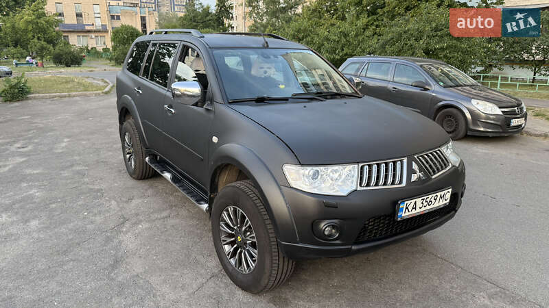 Mitsubishi Pajero sport (2010)