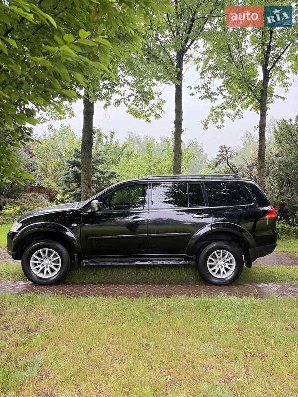 Mitsubishi Pajero sport (2011)