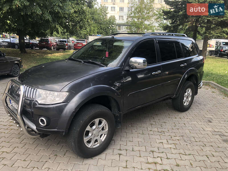 Mitsubishi Pajero sport (2013)