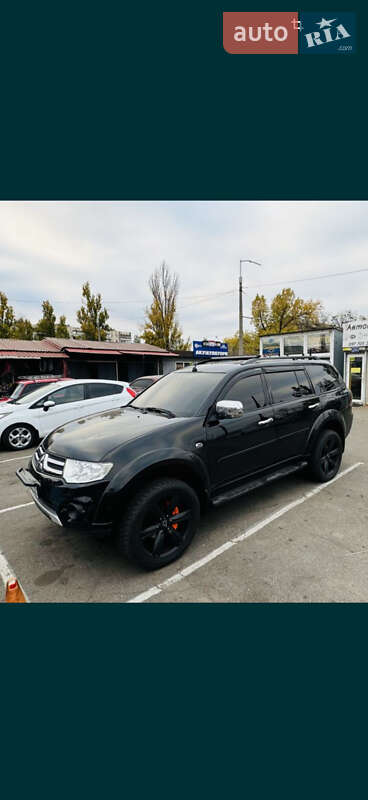 Mitsubishi Pajero sport (2014)