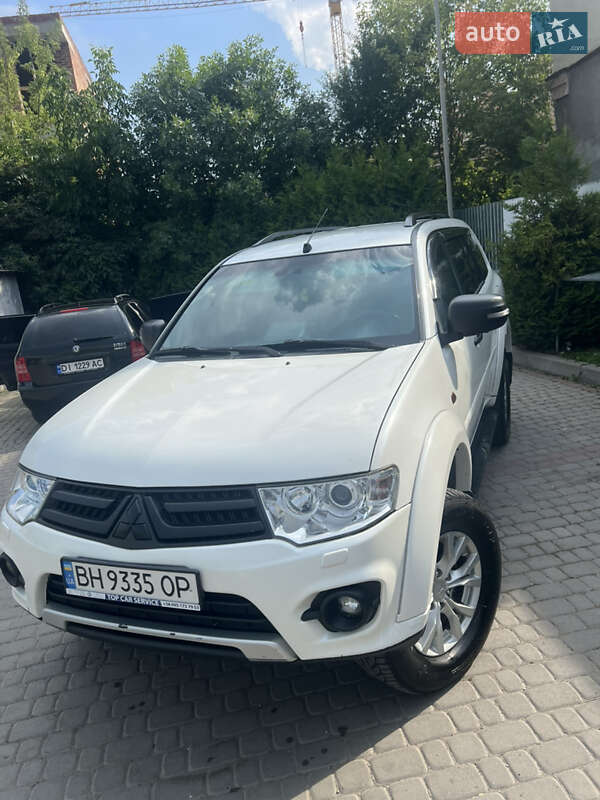 Mitsubishi Pajero sport (2013)